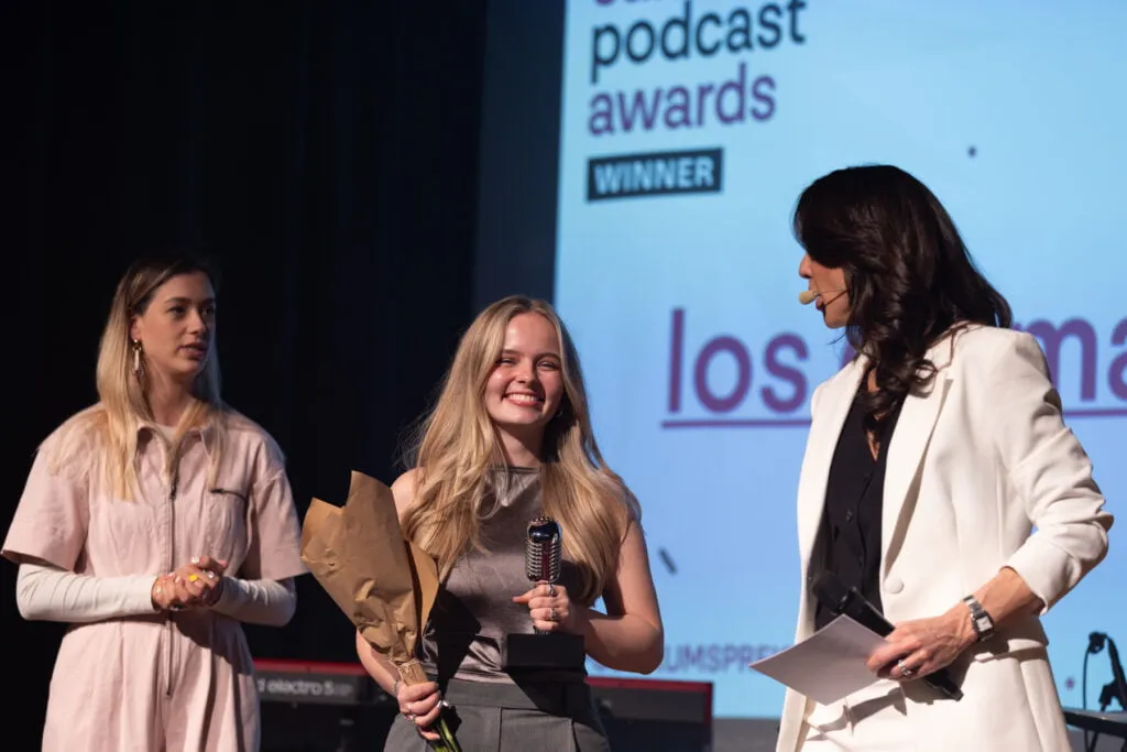 Bild zum Beitrag ««Kurds & Bündig» ist Suisse Podcast Of The Year 2024»