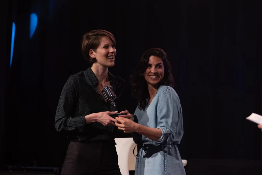 Bild zum Beitrag ««Kurds & Bündig» ist Suisse Podcast Of The Year 2024»