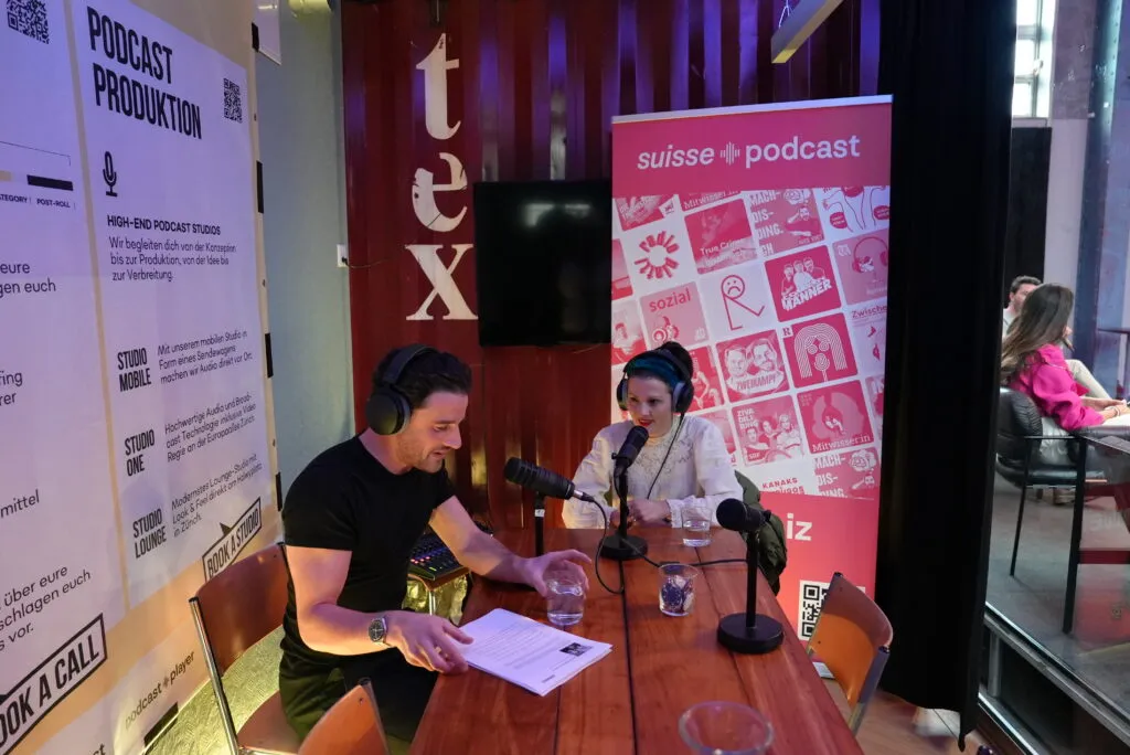 Rosanna Grüter im Gespräch mit Dino Giglio über Generative AI im Journalismus.