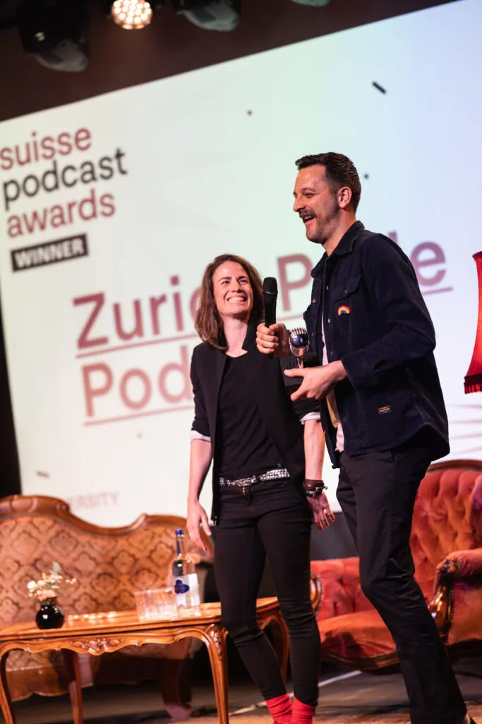 Bild zum Beitrag «Beziehungskosmos ist Suisse Podcast Of The Year 2023»