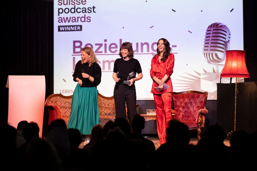 Bild zum Beitrag «Beziehungskosmos ist Suisse Podcast Of The Year 2023»