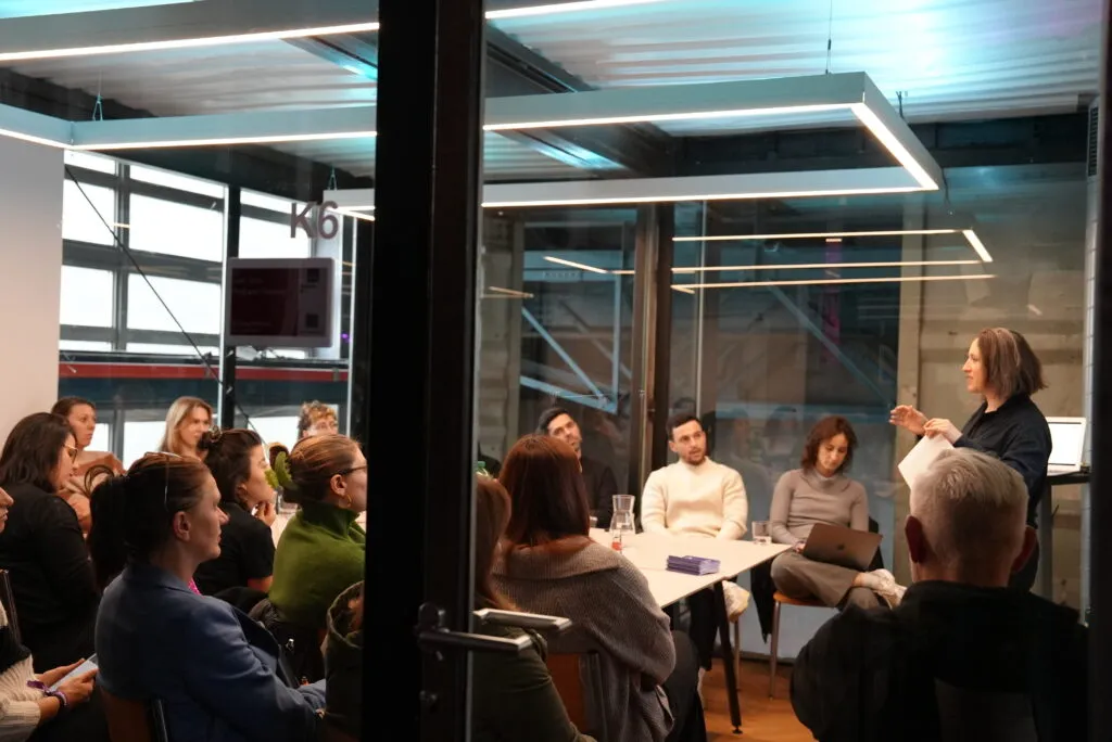 Der Workshop von Carla Keller am Suisse Podcast Festival ist gut besucht.