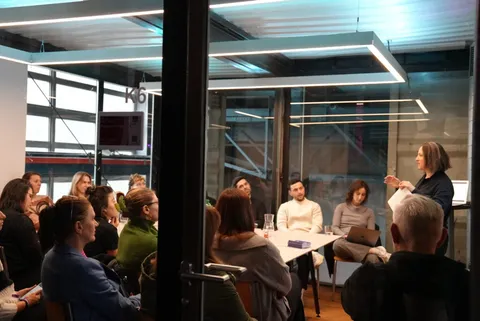 Der Workshop von Carla Keller am Suisse Podcast Festival ist gut besucht.