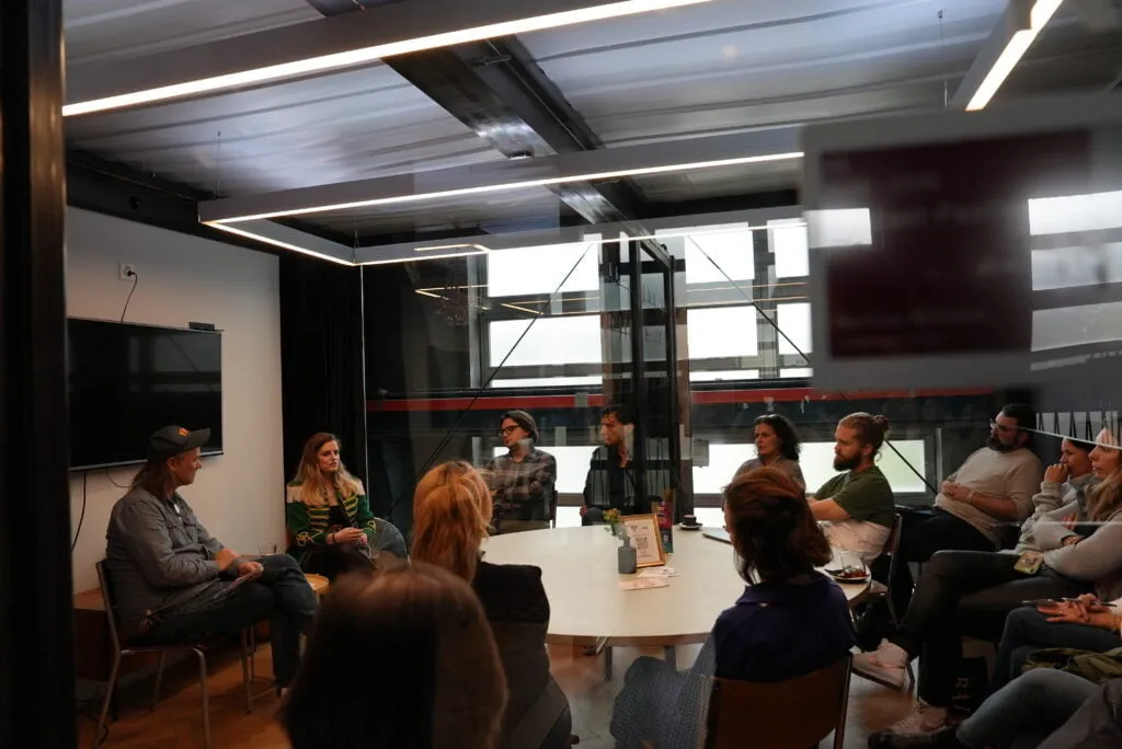 Kafi Freitag in ihrem Workshop am Suisse Podcast Festival über den Podcast-Erfolg ohne Konzept.