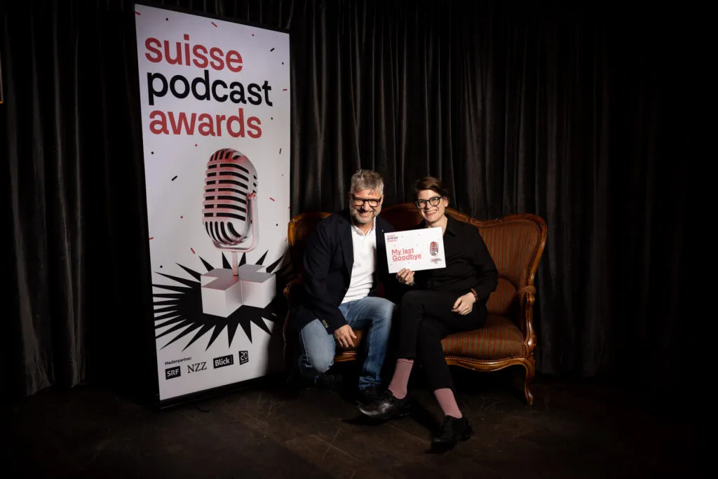 Bild zum Beitrag «Beziehungskosmos ist Suisse Podcast Of The Year 2023»