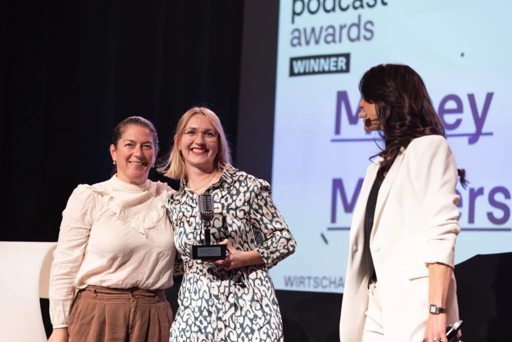 Bild zum Beitrag ««Kurds & Bündig» ist Suisse Podcast Of The Year 2024»